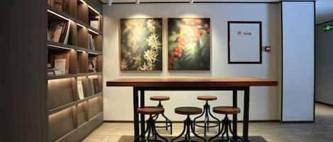 Lobby lounge