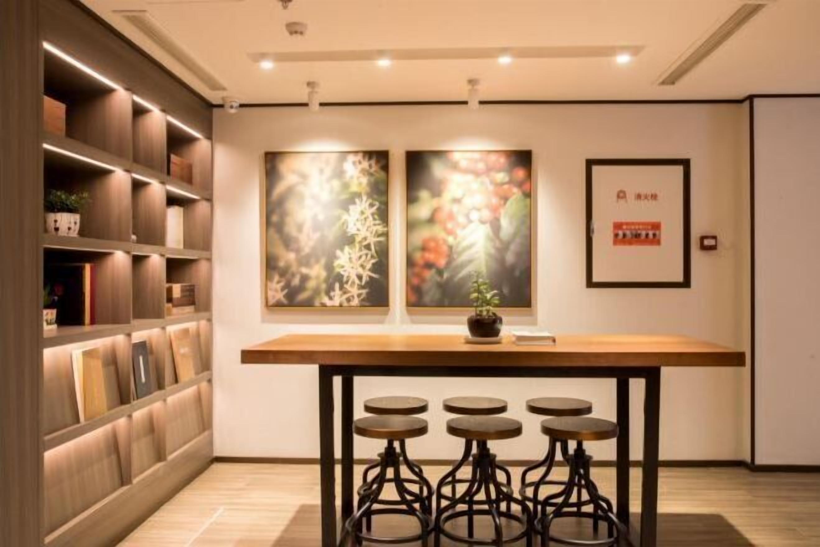 المنشأة من الداخل