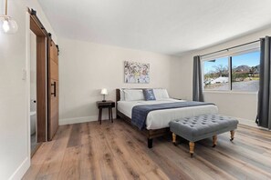 3 slaapkamers, een strijkplank/strijkijzer, gratis wifi, beddengoed