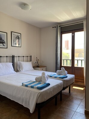 3 chambres, fer et planche à repasser, lit parapluie, Wi-Fi gratuit