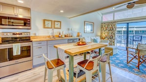 Microwave, oven, stovetop, dishwasher - Gulf Views-Pet Friendly (Cedar Key)