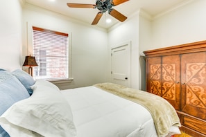 2 bedrooms, iron/ironing board, internet, bed sheets