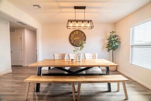 Dining - 4BR Casa Grande Home | Fast WiFi, Grill + Sleeps 8 (Casa Grande)