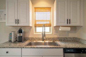 Coffee/tea maker, fridge, microwave, oven - 4BR Casa Grande Home | Fast WiFi, Grill + Sleeps 8 (Casa Grande)