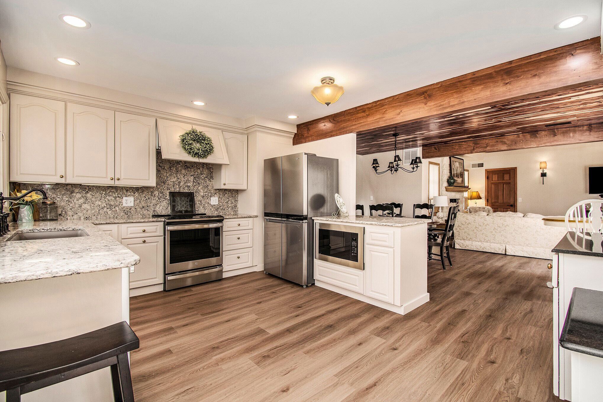 Rainwood Cottage in the woods, on a working farm near Lake Cunningham I680 close