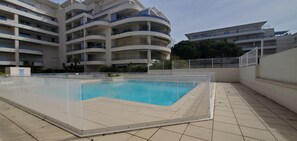 Pool - Fréjus Plage, Le Sextant, Large T2 of 52m2, 3/4 people, swimming pool, large balcony, WIFIair-conditioned living room, 400m from the beach (Fréjus)
