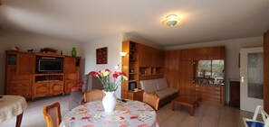 TV - Fréjus Plage, Le Sextant, Large T2 of 52m2, 3/4 people, swimming pool, large balcony, WIFIair-conditioned living room, 400m from the beach (Fréjus)