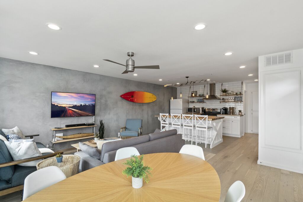 2BR Apartment with distant Ocean View