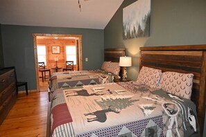 4 bedrooms, iron/ironing board, free WiFi, bed sheets - Buck Watch Lodge: Spacious 4-bedroom cabin in Ellijay, GA with mountain views. (Ellijay)