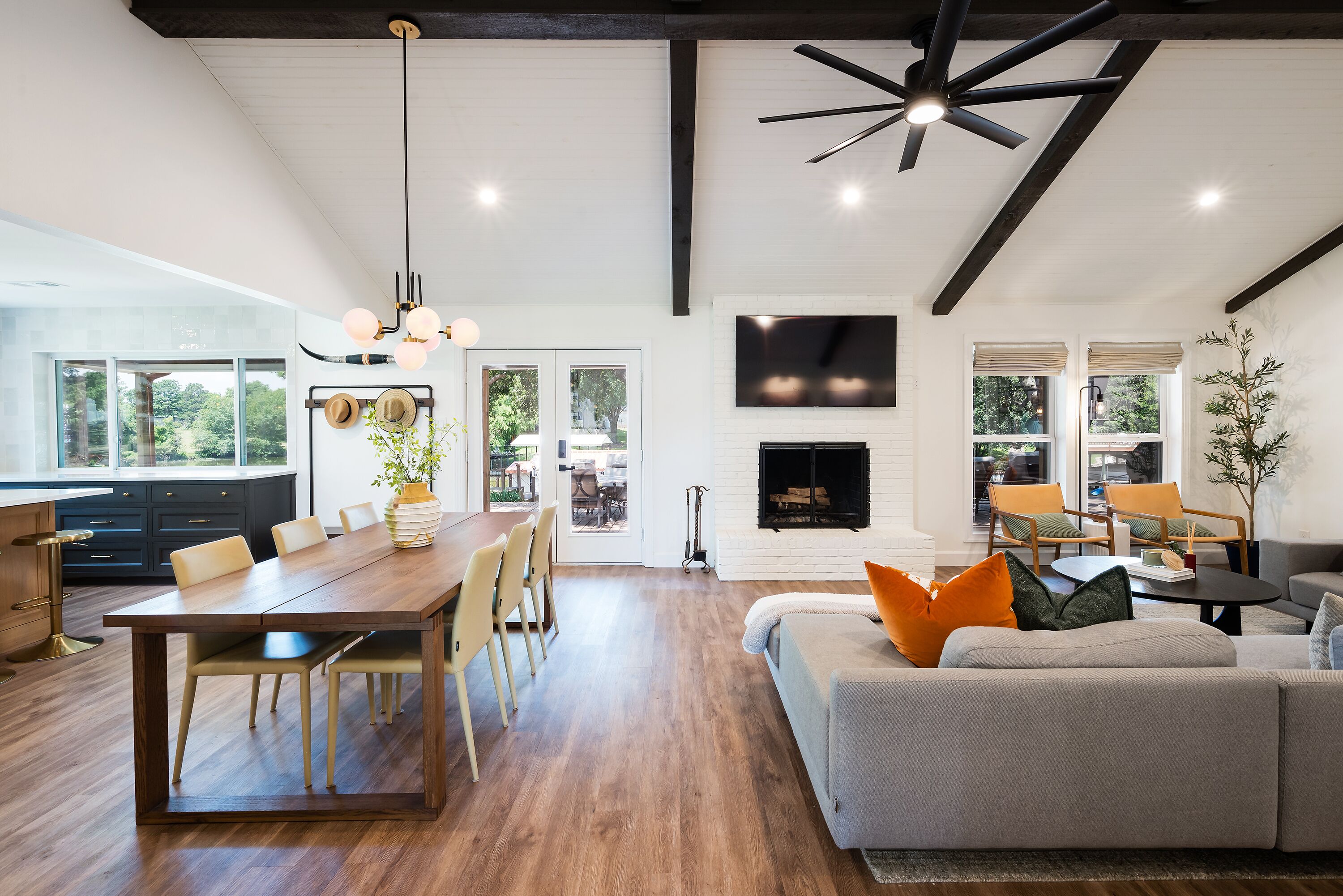 Beautifully Renovated Waterfront Vacation Home