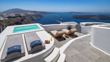Cave Suite with outdoor jacuzzi | View from room