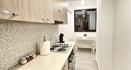 Sunset Apartment - Central Apt with Rooftop Garden