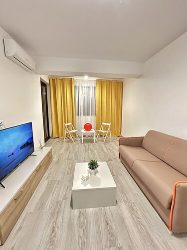 Sunset Apartment - Central Apt with Rooftop Garden