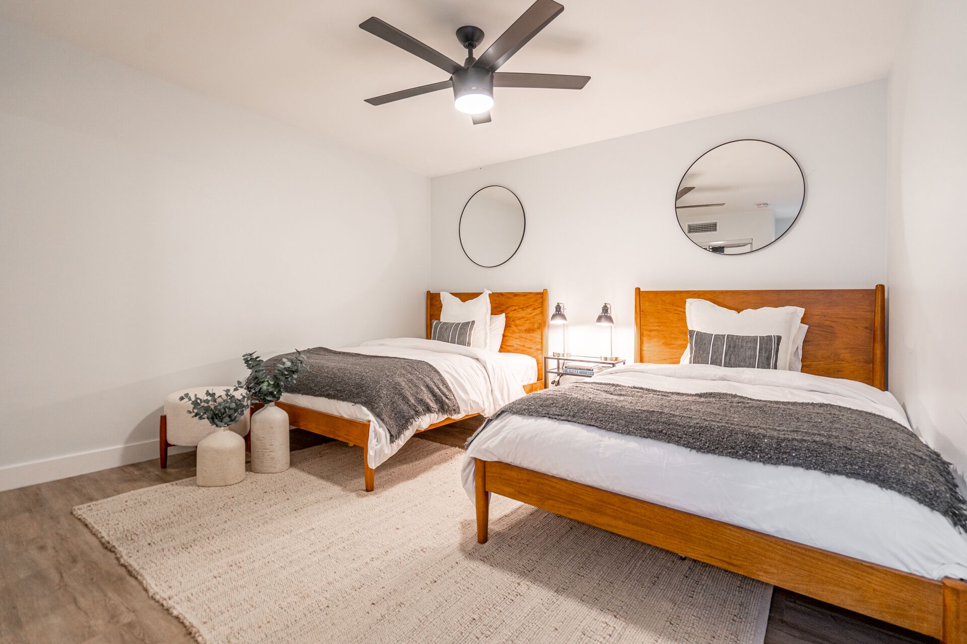 Trendy Scottsdale Townhome walking distance from all of the Entertainment!