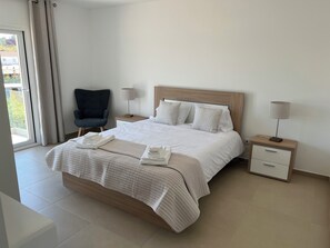 3 chambres, fer et planche Ă repasser, Wi-Fi, draps fournis