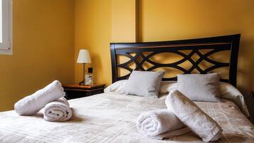 2 slaapkamers, een strijkplank/strijkijzer, gratis wifi, beddengoed