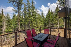 Outdoor dining - Powder House Pass 5 bedrooms - Hot tub, large garage, paved roads (Lead)