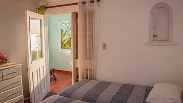 2 bedrooms, iron/ironing board, free WiFi