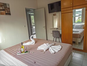 2 bedrooms, iron/ironing board, free WiFi, bed sheets