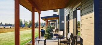 Doris Cabin-Stunning Mountain Views, Close to GNP!