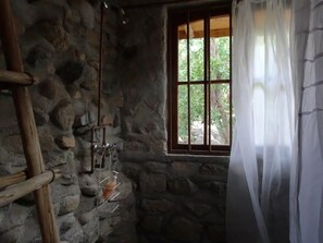 淋浴設備、淋浴花灑、毛巾、肥皂