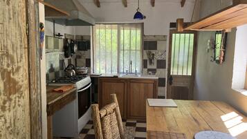 Economy Cabin | Private kitchen | Full-size fridge, dishwasher, coffee/tea maker, rice cooker