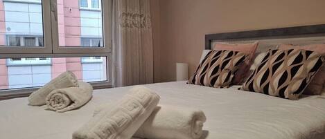 2 chambres, fer et planche à repasser, accès au Wi-Fi (inclus)