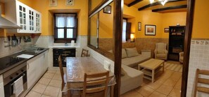 Kjøleskap, mikrobølgeovn, ovn og kaffetrakter/tekoker