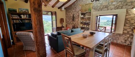 Télévision, cheminée