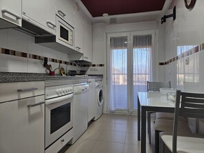 Fridge, microwave, oven, coffee/tea maker