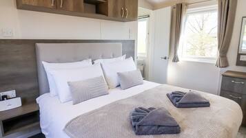 2 bedrooms, individually decorated, individually furnished, free WiFi