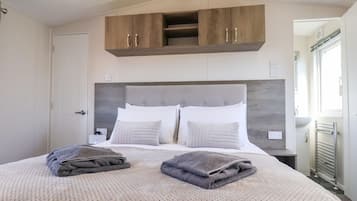 2 bedrooms, individually decorated, individually furnished, free WiFi
