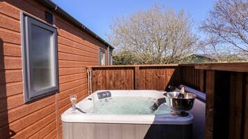 مغطس سبا خارجي