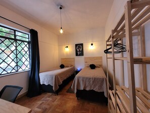 Habitación con 2 camas individuales | Wifi gratis y ropa de cama 