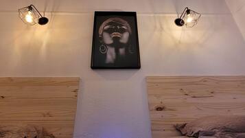 Free WiFi, bed sheets