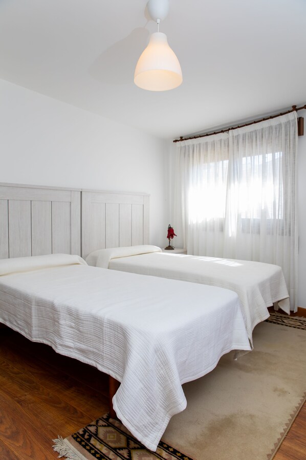 2 makuuhuonetta, Wi-Fi, vuodevaatteet