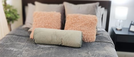 3 chambres, bureau, Wi-Fi gratuit, draps fournis