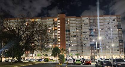 Entire-Lake View Condo 3BD/1BATH plus Parking and office