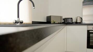 Apartment | Eigene Küche | Kühlschrank, Mikrowelle, Ofen, Herdplatte