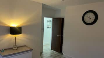 Apartment | 2 bedrooms, iron/ironing board, free WiFi, bed sheets