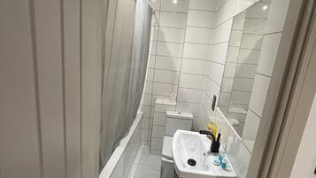 Apartment | Bathroom | Combined shower/bathtub, deep-soaking bathtub, hair dryer, towels