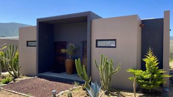 Deluxe Cabin | Minibar, iron/ironing board, free WiFi, bed sheets