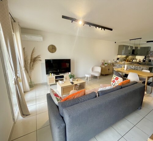 2 Bedroom Private vacation home in SÃ©rignan