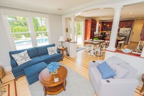 Smart TV, fireplace, DVD player, table tennis