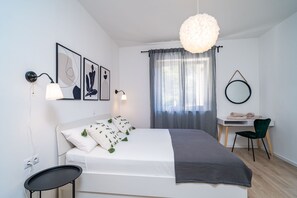 2 soverom, strykejern/-brett, internettilgang og sengetøy