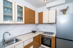 Kühlschrank, Ofen, Herdplatte, Geschirrspüler