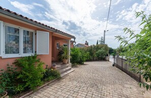 Property grounds - Villa Vintiana - Shared Pool, 2 Bedrooms (Vintijan)