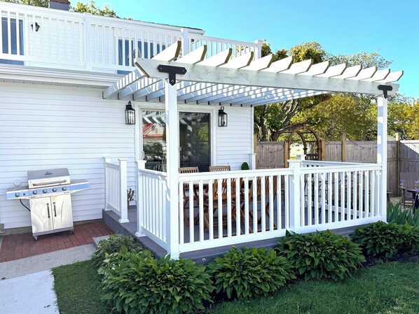 Outdoor dining - Coastal Chic Home on the Island of Cape May (Cape May)