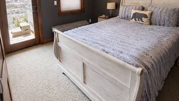 3 Schlafzimmer, Schreibtisch, Bügeleisen/Bügelbrett, Reisekinderbett