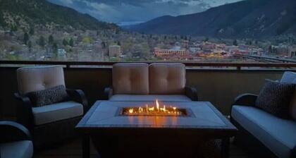 Best Views in Glenwood Springs Hot Tub & Game Room